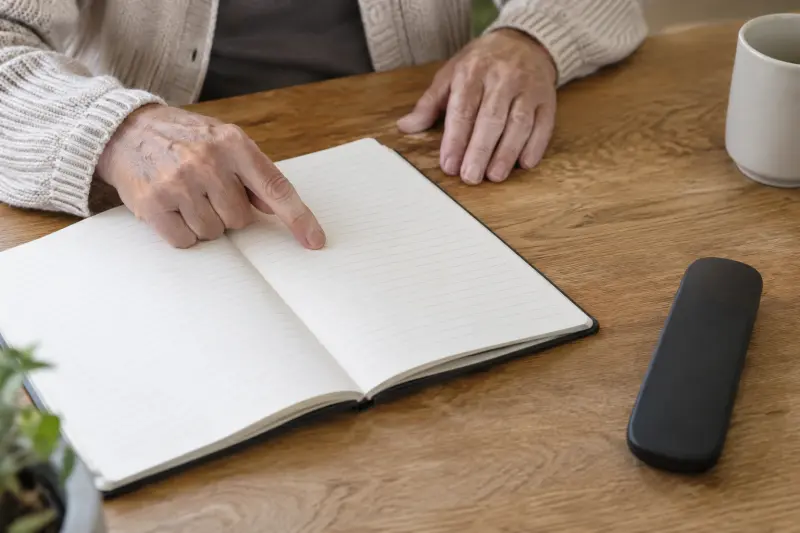 Illustrative hands discussing blank paper notes beside an unused plain control.